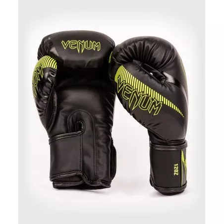 Luvas kick boxe Venum impact (preto/ama fluo)