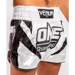 Pantaloncini Venum X One FC Muay Thai Bianco/Nero (4)