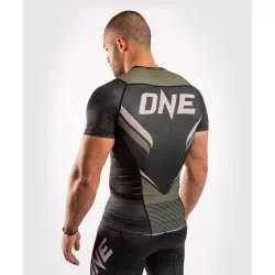 Rashguard MMA Venum one FC impact preto/khaki (3)