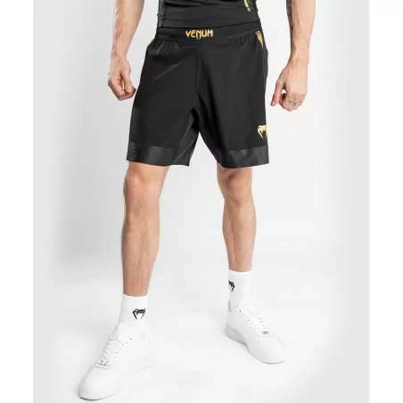 Pantalones cortos combate Venum (negro/oro)